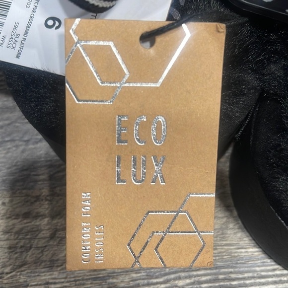 Madden NYC Crossband Platform - Picture 9 of 10